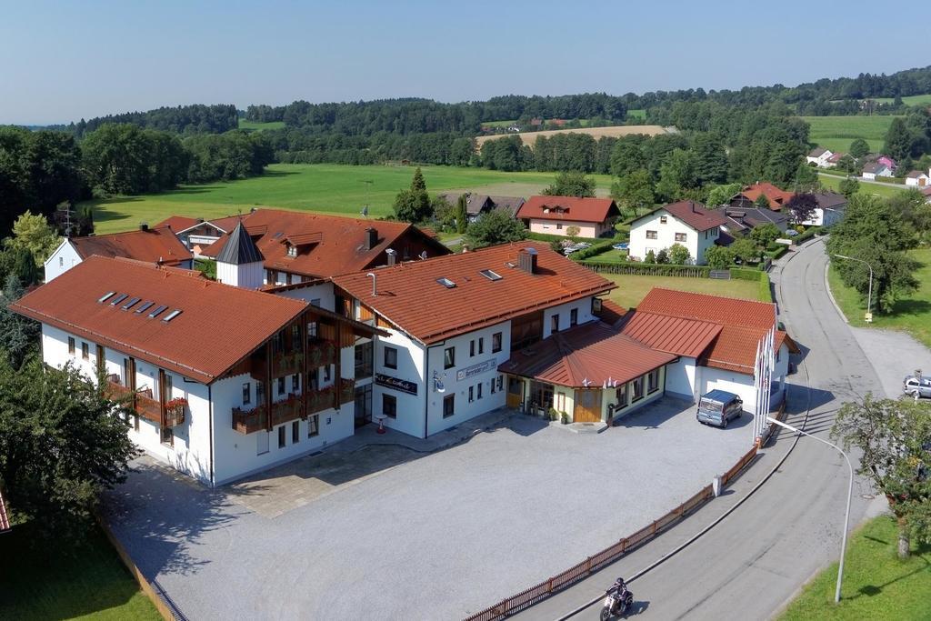 Bernrieder Hof Hotel ภายนอก รูปภาพ