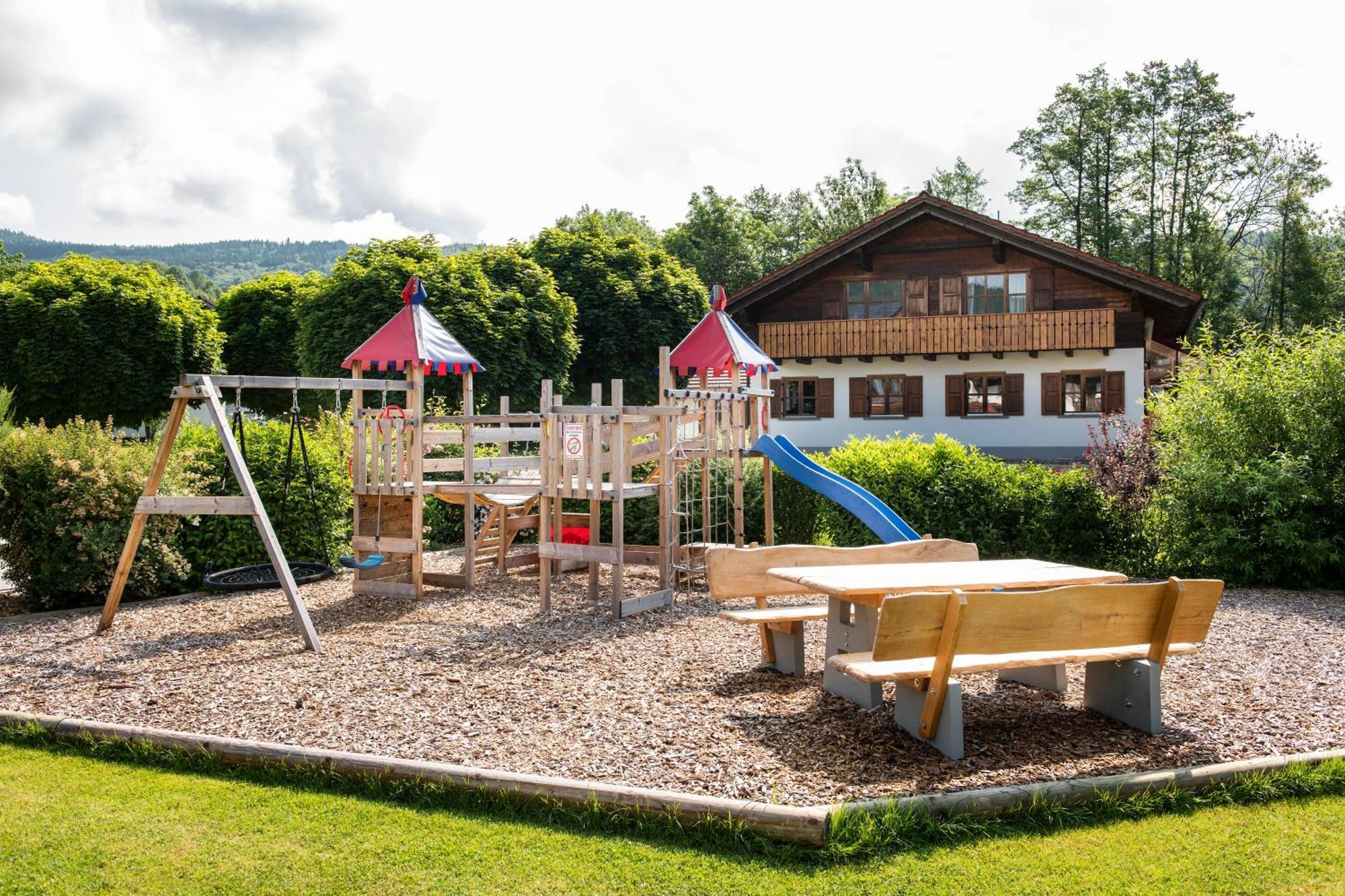 Bernrieder Hof Hotel ภายนอก รูปภาพ